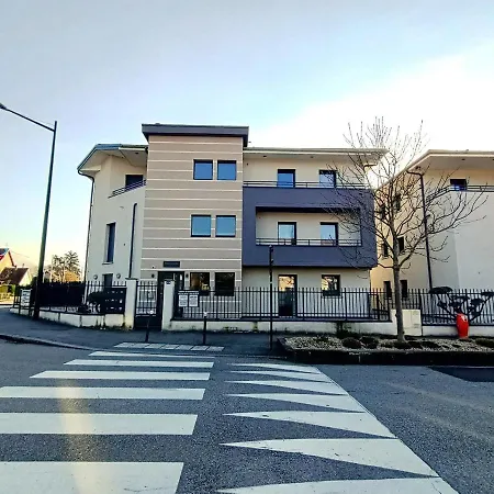 Lumineux T3 Avec Terrasse, A 2 Pas Du Lac, Garage Prive, Proche Grand Port ! - Fr-1-555-82 Appartement