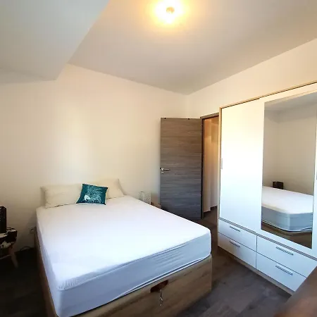 Lumineux T3 Avec Terrasse, A 2 Pas Du Lac, Garage Prive, Proche Grand Port ! - Fr-1-555-82 *