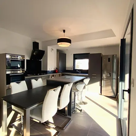 Appartement Lumineux T3 Avec Terrasse, A 2 Pas Du Lac, Garage Prive, Proche Grand Port ! - Fr-1-555-82 *